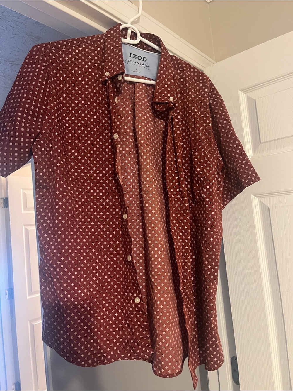 Izod Short-Sleeve Button-Down Shirt in Burgundy Diamond Print